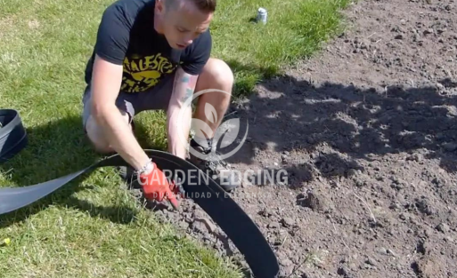 como se llama el plastico para dividir jardines